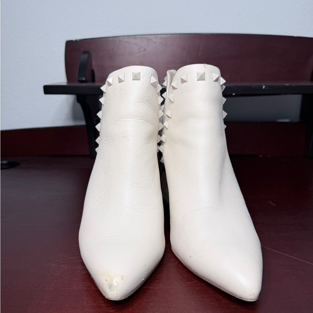 Steve Madden Leather Studded White Ankle Boots - Picture 6 of 8